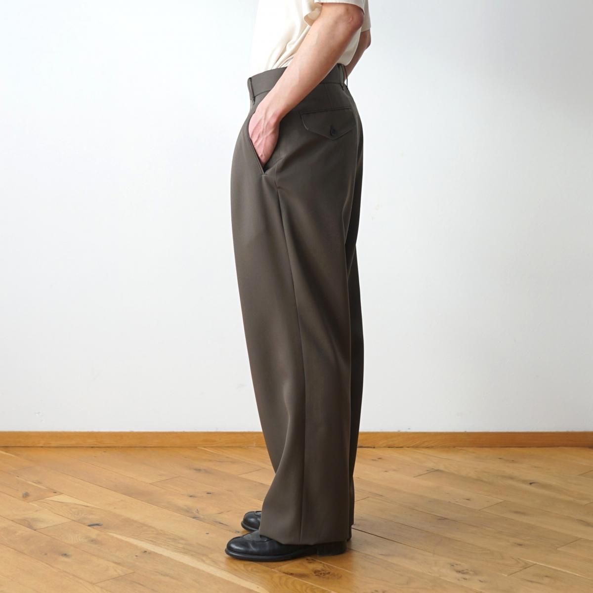 堅実な究極の The KHAKI - TROUSER PLEATS INVERTED クラシック】 ザ / CLASIK パンツ