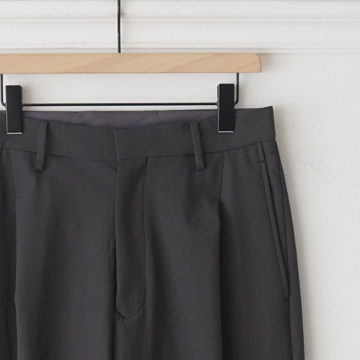 【URU/ウル】WOOL TROPICAL 1 TUCK PANTS WOOL TROPICAL - 1 TUCK PANTS（BLACK） – UNEVEN HUB STORE