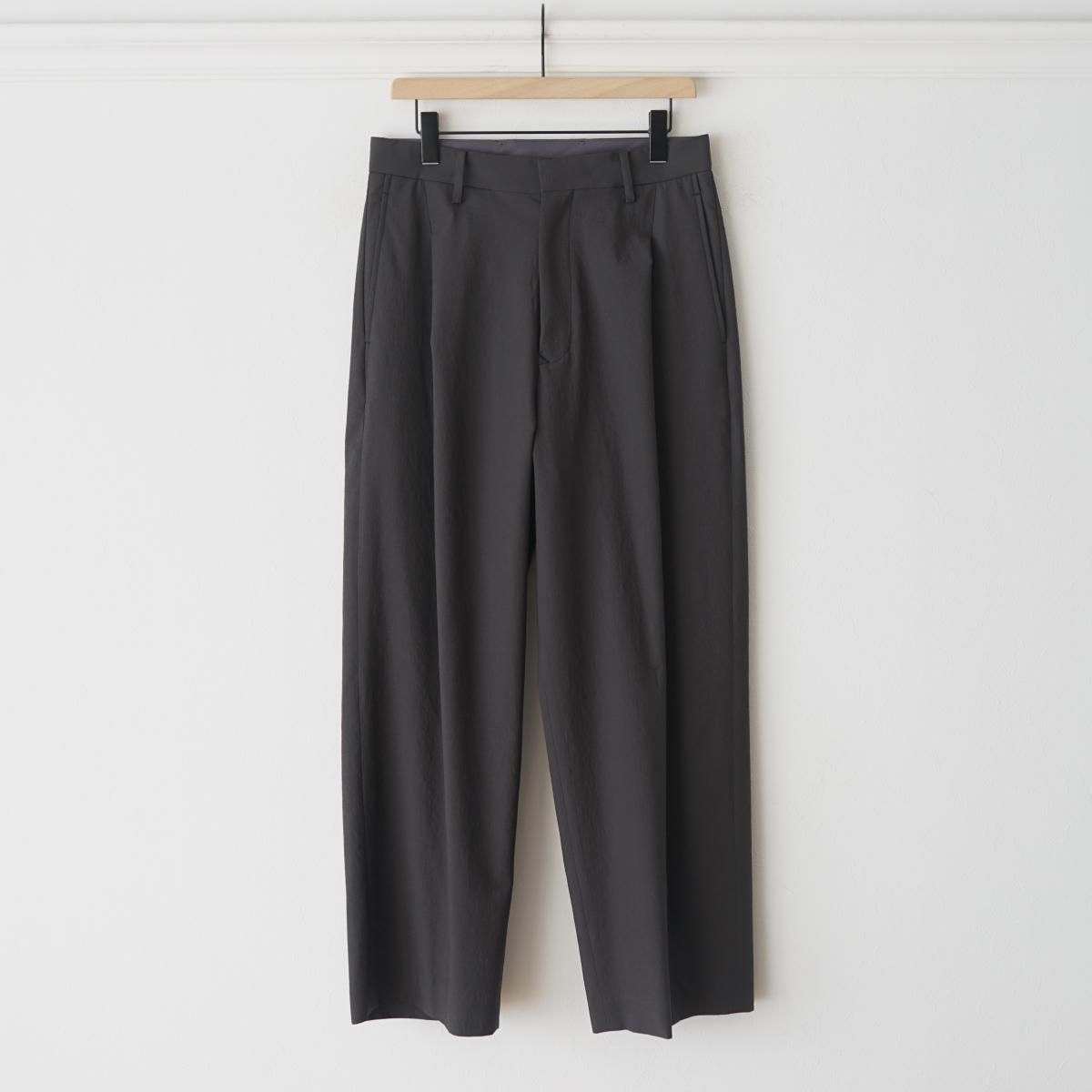 【4/2発売】【2025 SS】【URU / ウル】 1 TUCK PANTS - CHARCOAL