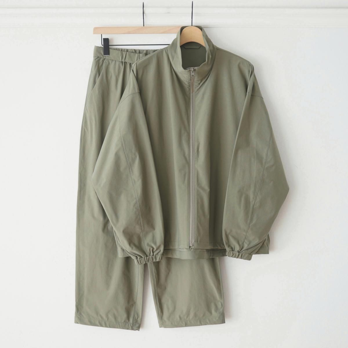 8/9ȯۡ25AWۡFreshService / եå奵ӥ CORPORATE TRACK SUIT - KHAKI