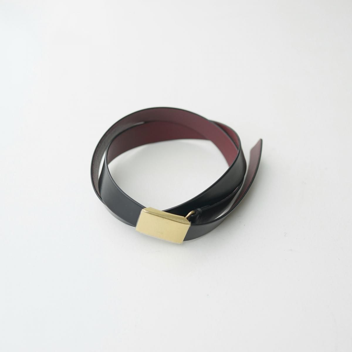 25AWۡYLEVE / 졼 LEATHER BUCKLED BELT - BLACK/GOLD
