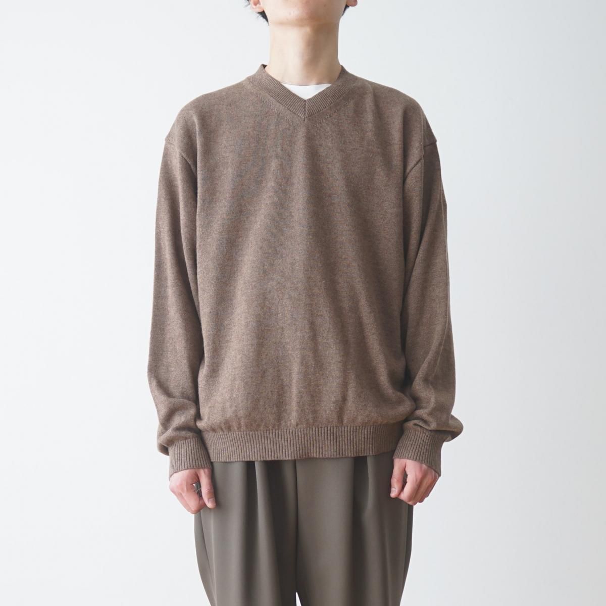 ATON / エイトン】 LINEN WOOL BRUSHED | V-NECK SWEATER - CAMEL
