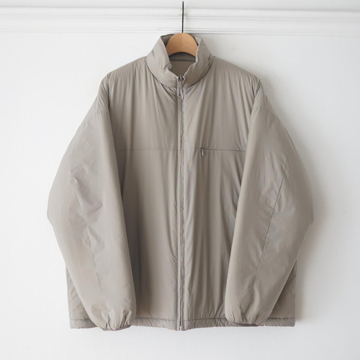 【10/18発売】【25AW】【FreshService / フレッシュサービス】 PERTEX QUANTUM AIR MINI RIPSTOP ZIP-UP BLOUSON - BEIGE