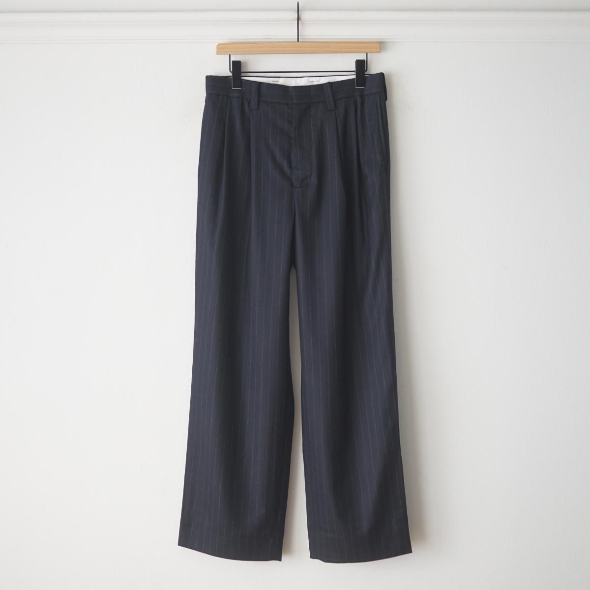 11/7ȯۡ25AWۡUNIVERSAL PRODUCTS / ˥Сץġ WOOL 2 TUCK TROUSERS - NAVY STRIPE