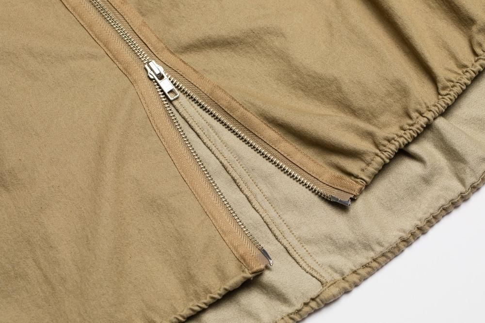 シャーリングキャミワンピース(SAND BEIGE) - PINUE シャーリングキャミワンピース(SAND BEIGE) - PINUE