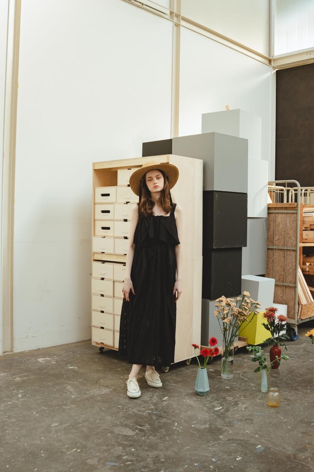 カットワークレースワンピース（BLACK） - PINUE