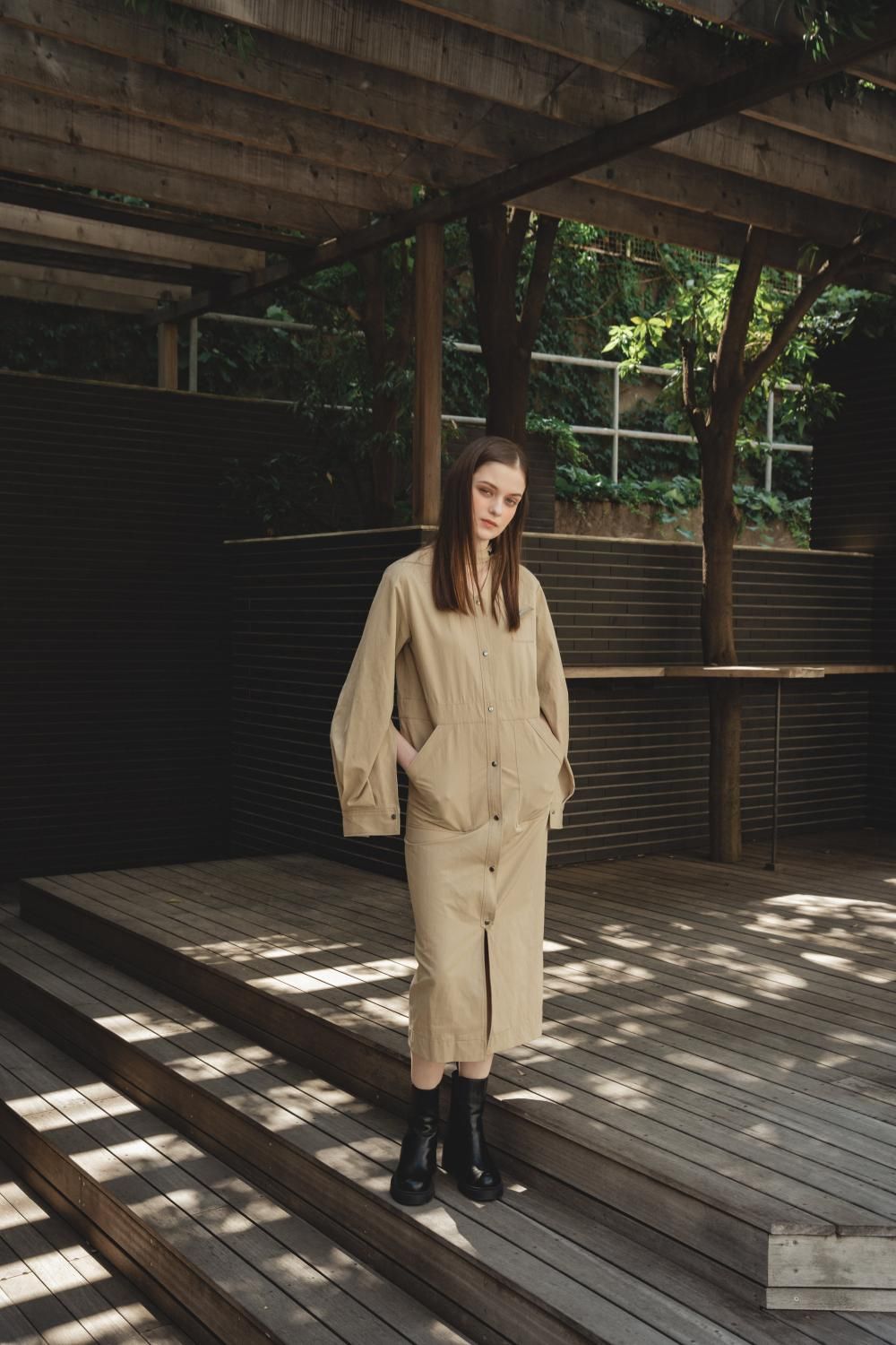 PINUE シャツスリーブVネックニットワンピース(KHAKI)