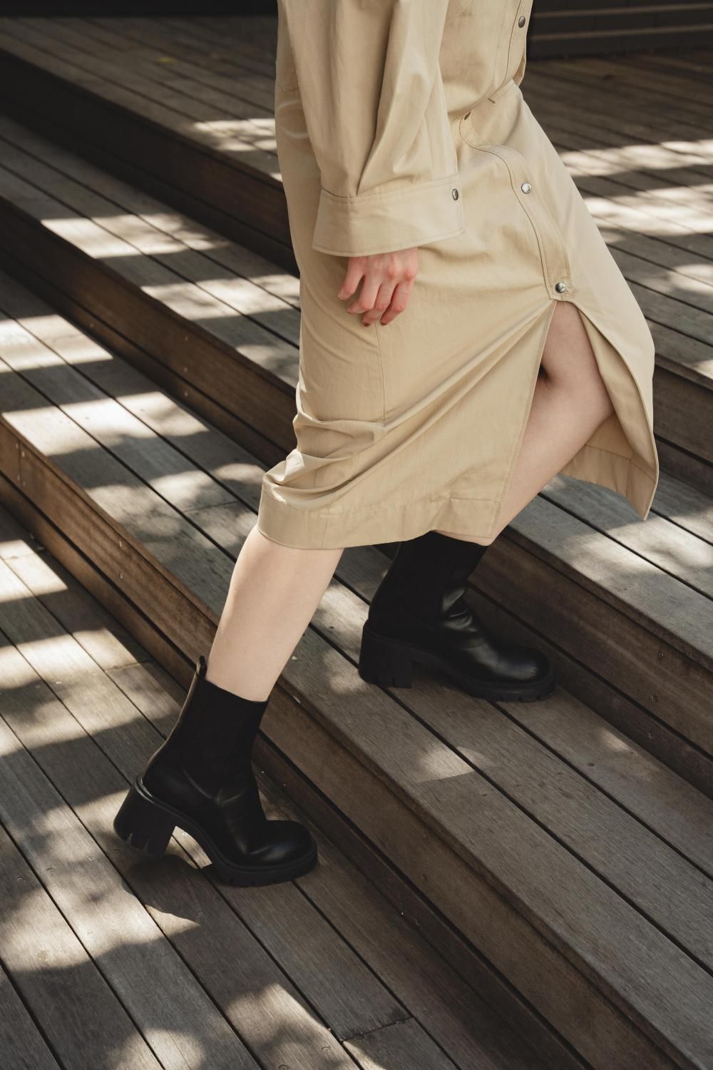 PINUE シャツスリーブVネックニットワンピース(KHAKI)