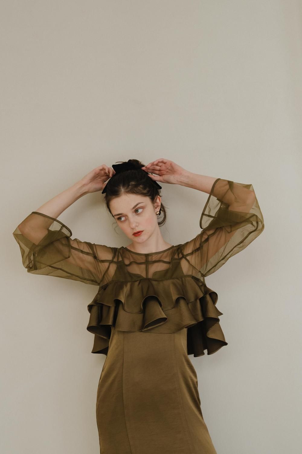 フリルボレロ+キャミドレスセット(KHAKI) - PINUE フリルボレロ+キャミドレスセット(KHAKI) - PINUE