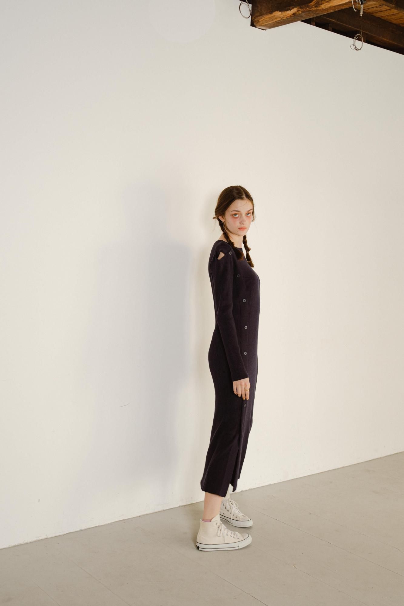 ボタンスリットニットワンピース（NAVY） - PINUE