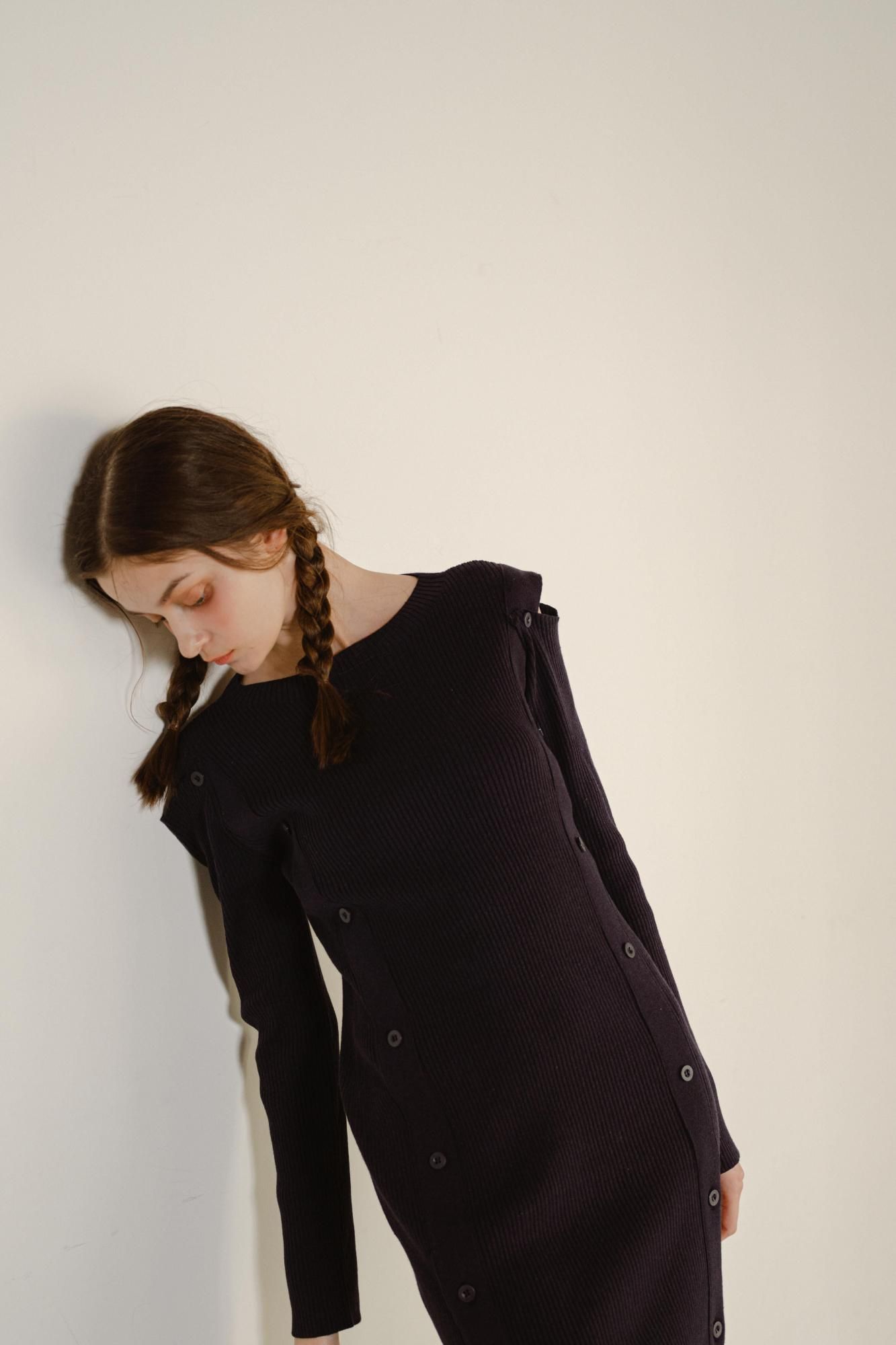 ボタンスリットニットワンピース(NAVY) - PINUE ボタンスリットニットワンピース(NAVY) - PINUE