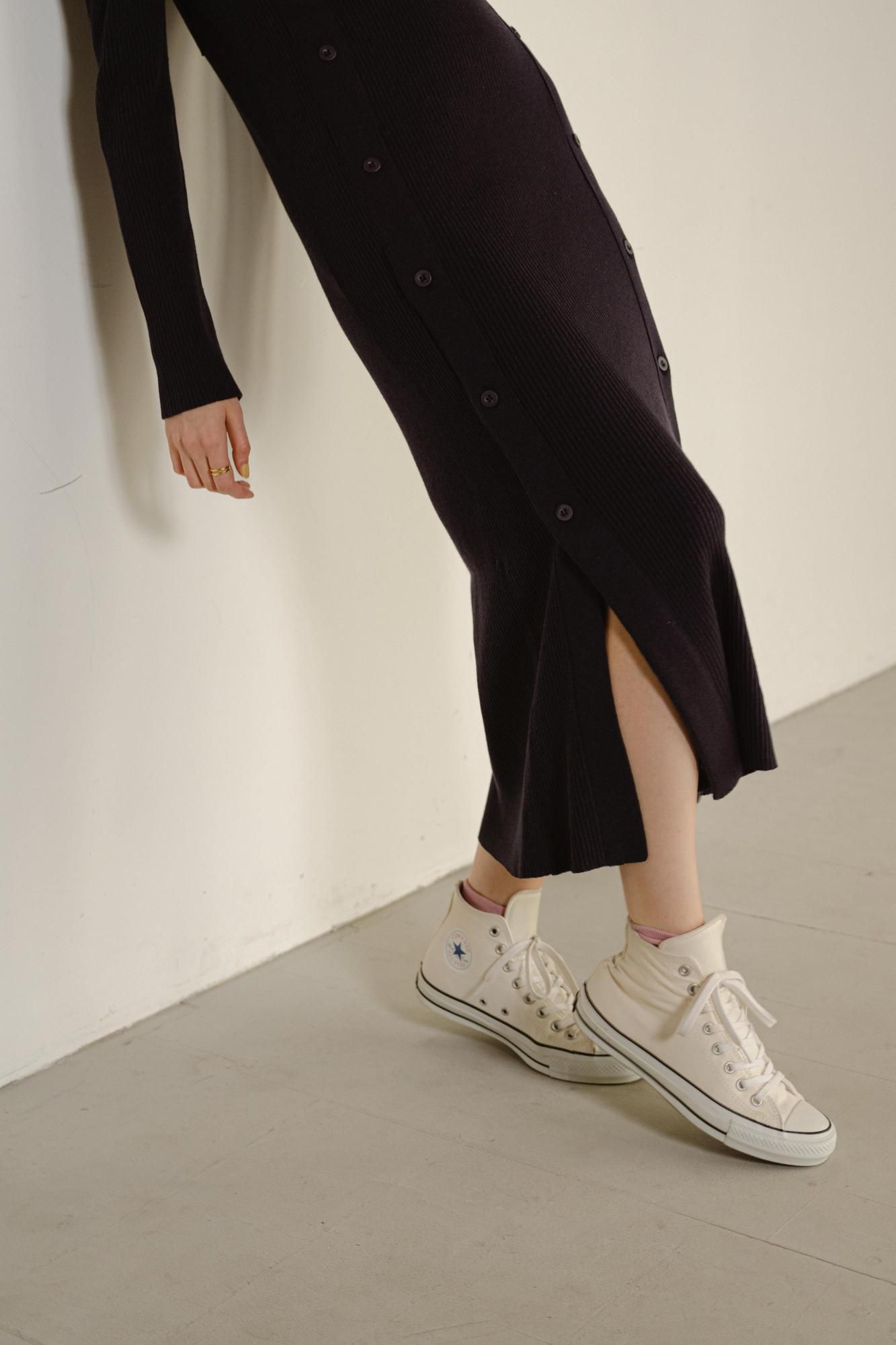 ボタンスリットニットワンピース（NAVY） - PINUE