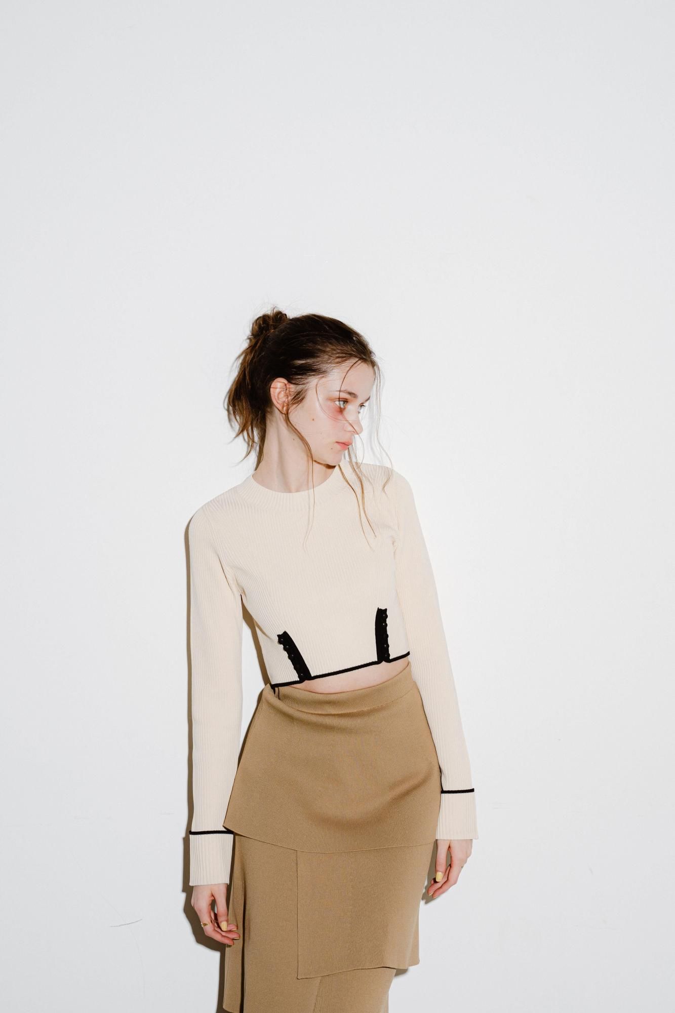 ウエストスリットニットトップス(IVORY) - PINUE ウエストスリットニットトップス(IVORY) - PINUE