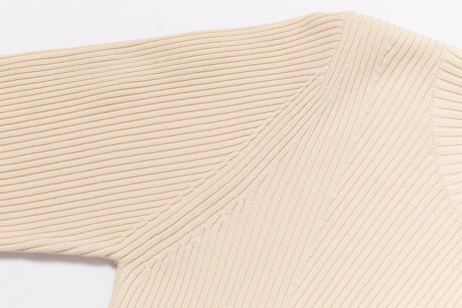 ウエストスリットニットトップス（IVORY） - PINUE