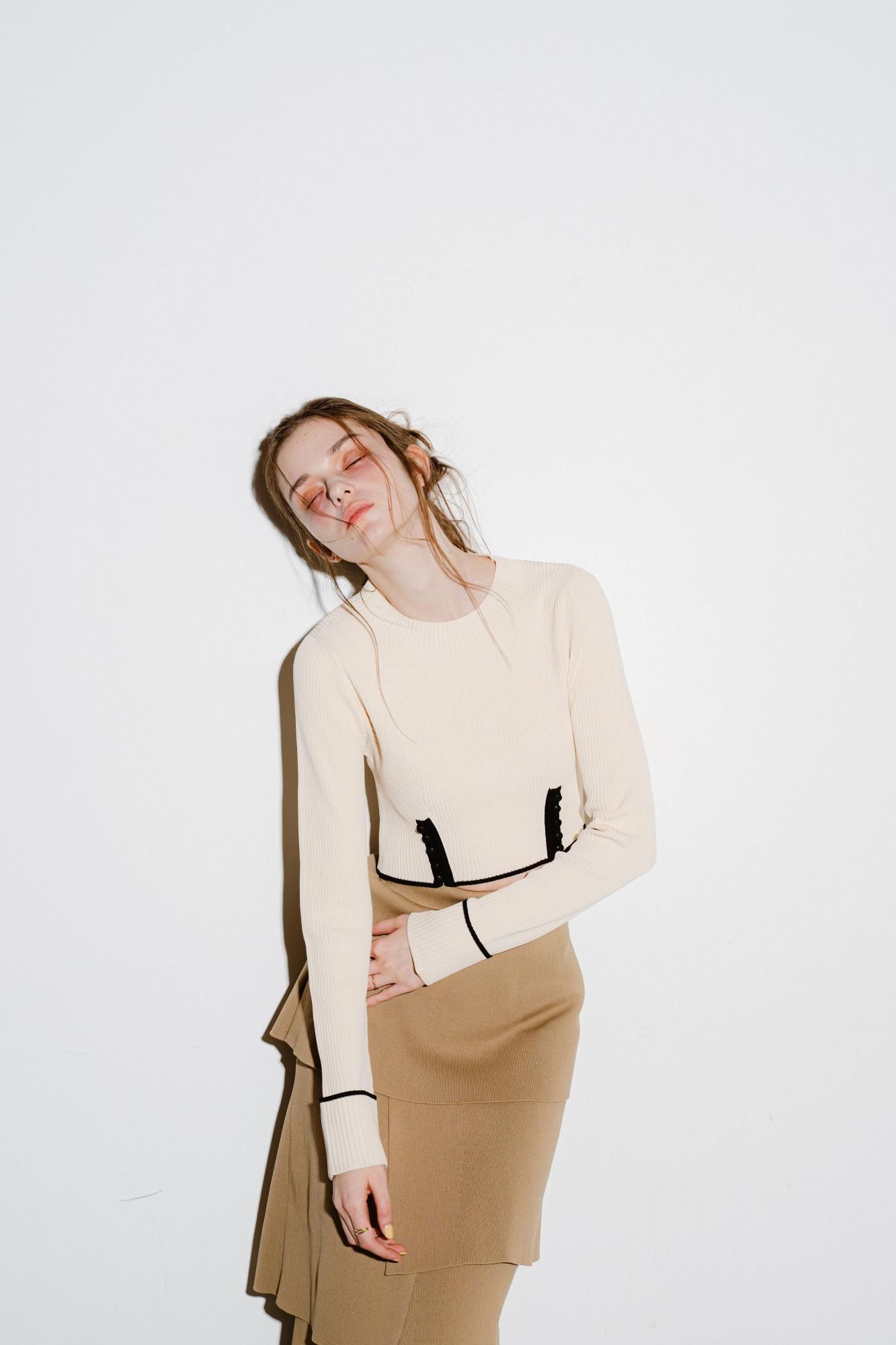 ウエストスリットニットトップス（IVORY） - PINUE