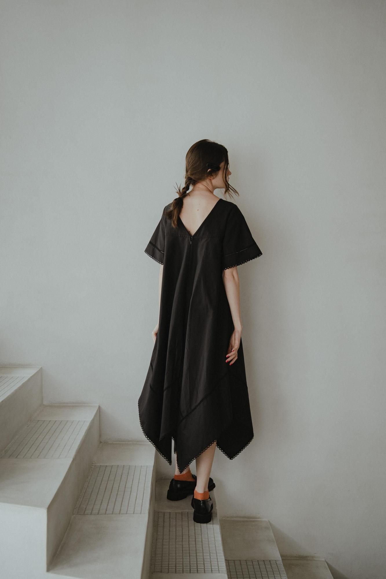 【新品タグ付き】【PINUE】レーストリムワンピース (ブラック) レーストリムワンピース（BLACK） - PINUE