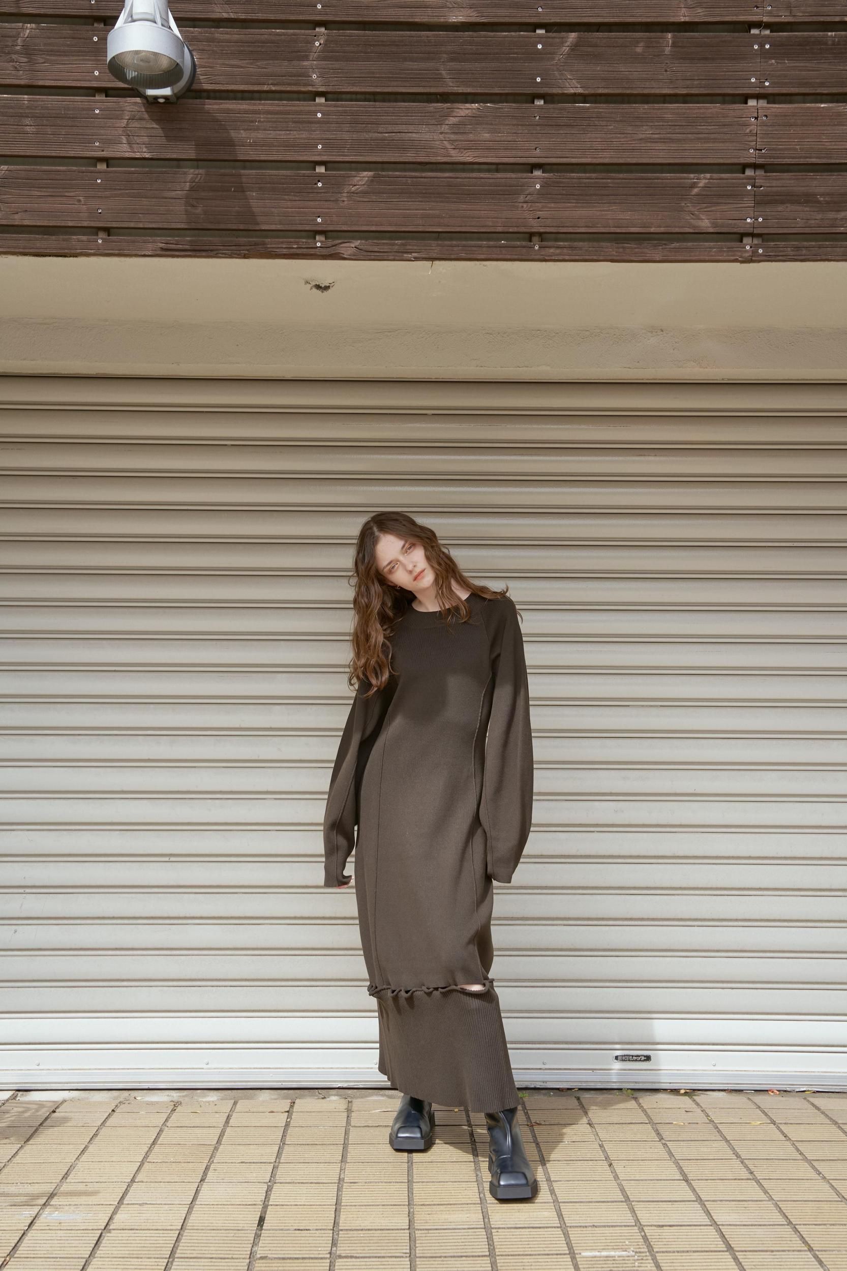 PINUE スリットヘムニットワンピース　SUMIKURO Sサイズ スリットヘムニットワンピース（SUMIKURO） - PINUE