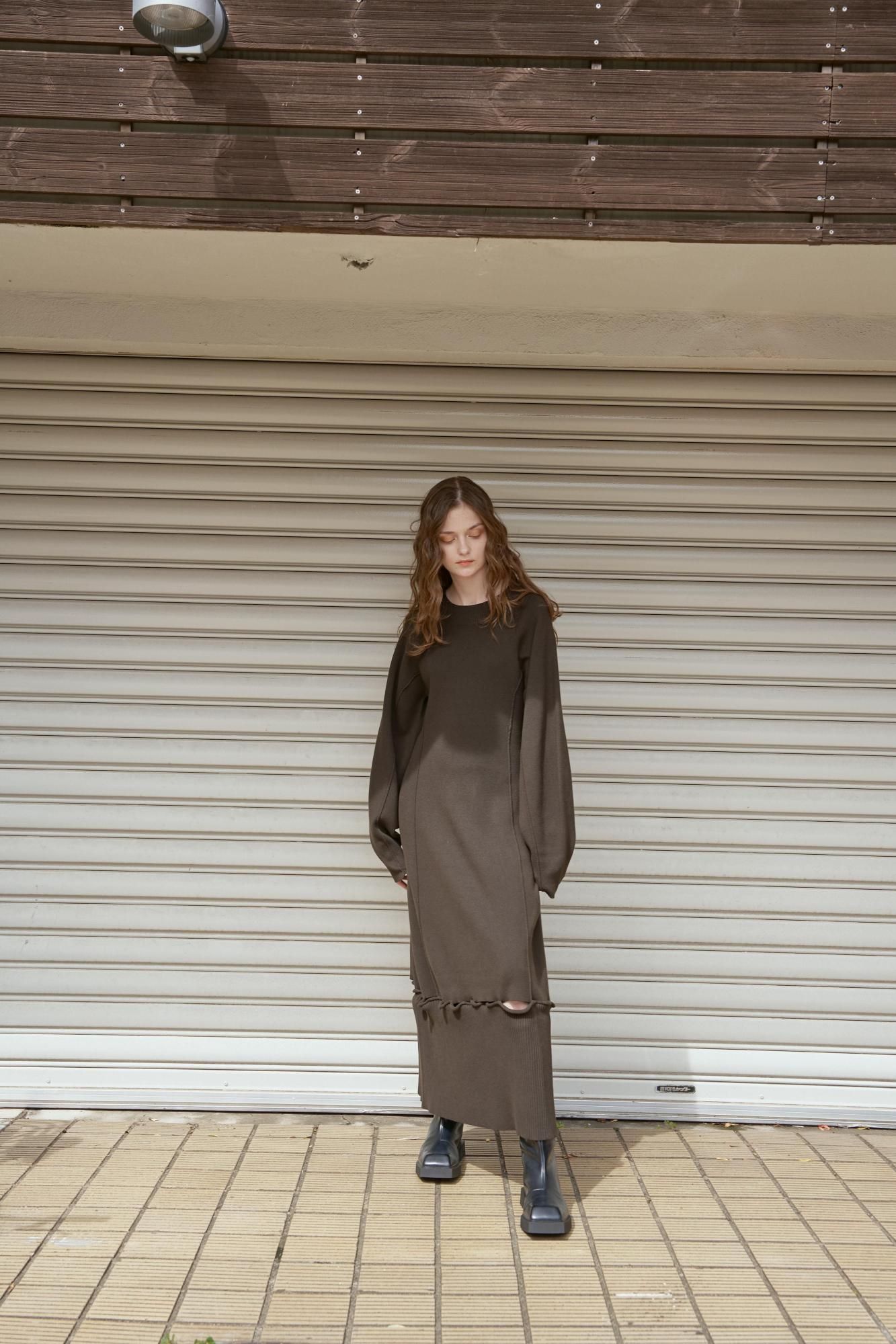 PINUE スリットヘムニットワンピース　SUMIKURO Sサイズ スリットヘムニットワンピース（SUMIKURO） - PINUE