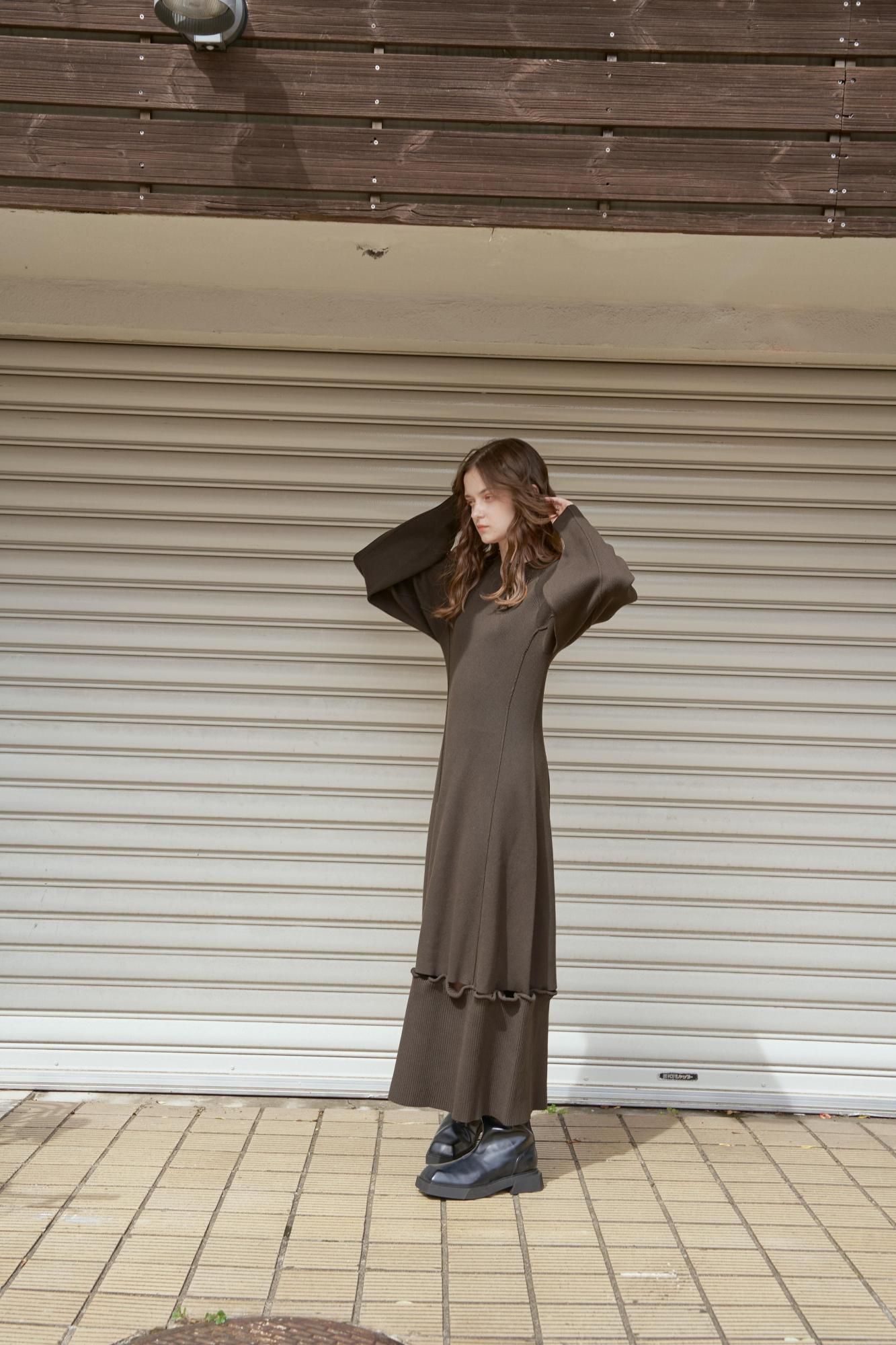 PINUE スリットヘムニットワンピース　SUMIKURO Sサイズ スリットヘムニットワンピース（SUMIKURO） - PINUE