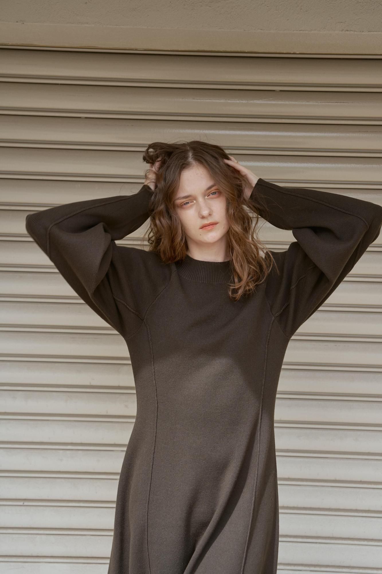 PINUE スリットヘムニットワンピース　SUMIKURO Sサイズ スリットヘムニットワンピース（SUMIKURO） - PINUE