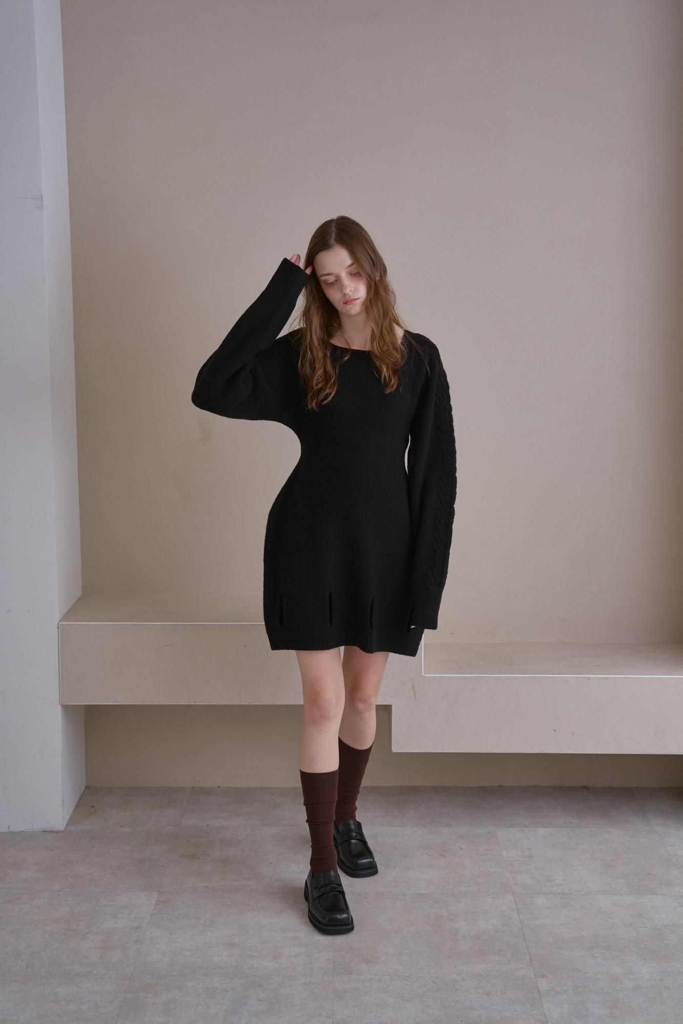 【takaotoko】PINUE ミニニットワンピース（CREAM） ミニフレアニットワンピース（BEIGE） - PINUE