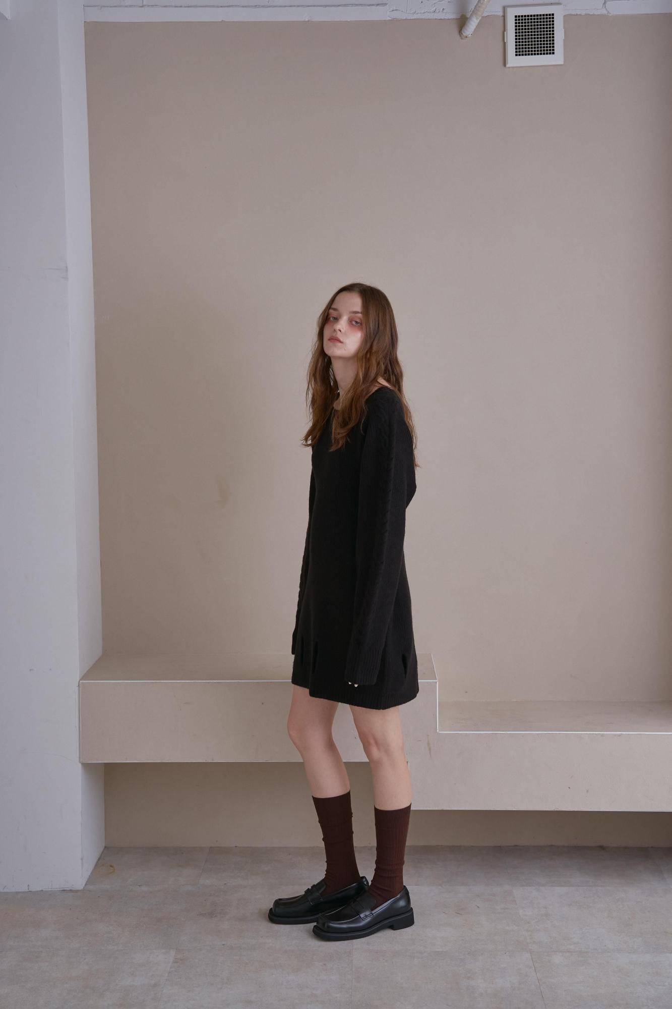 【takaotoko】PINUE ミニニットワンピース（CREAM） ミニフレアニットワンピース（BEIGE） - PINUE