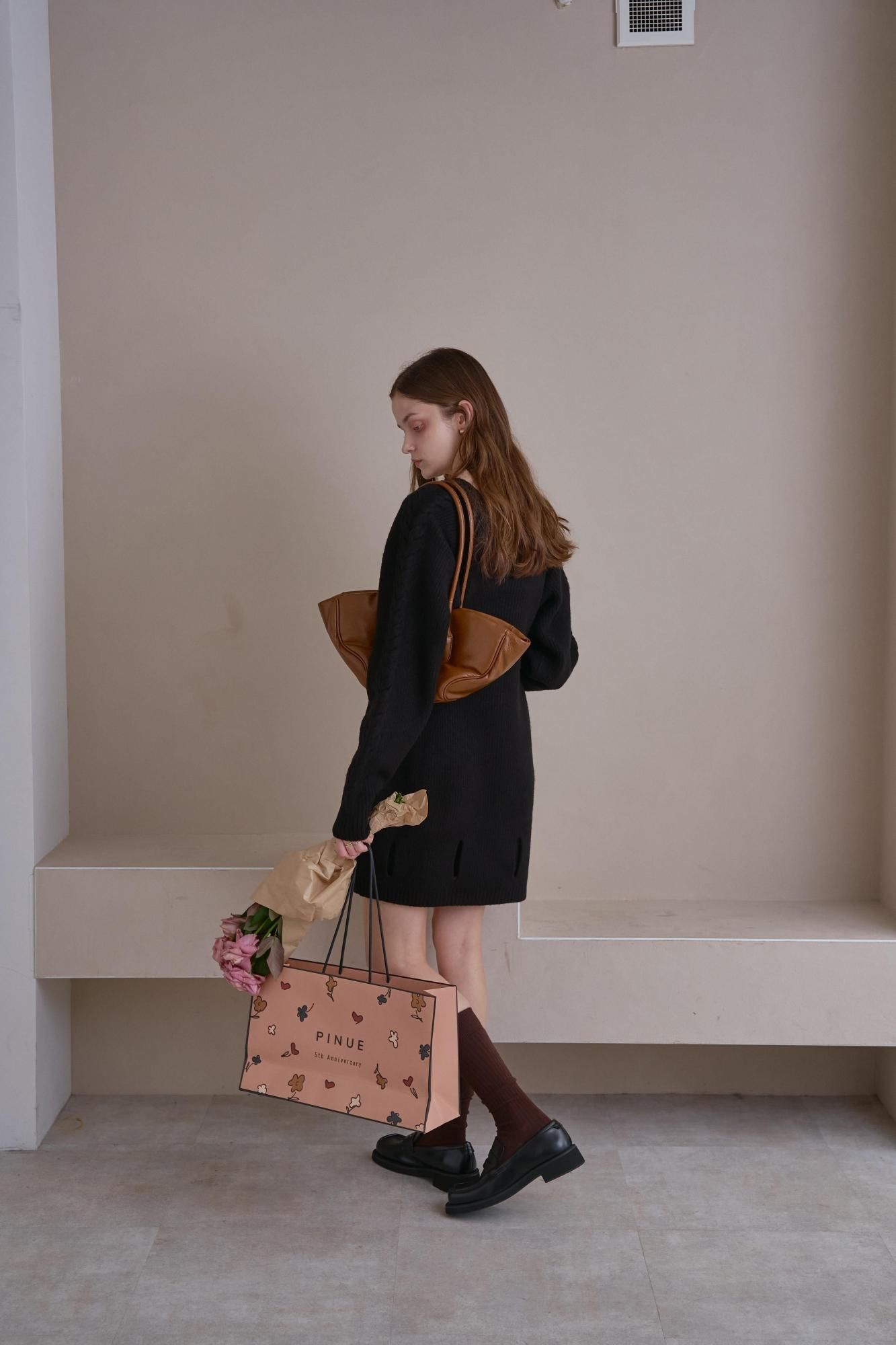 【takaotoko】PINUE ミニニットワンピース（CREAM） ミニフレアニットワンピース（BEIGE） - PINUE