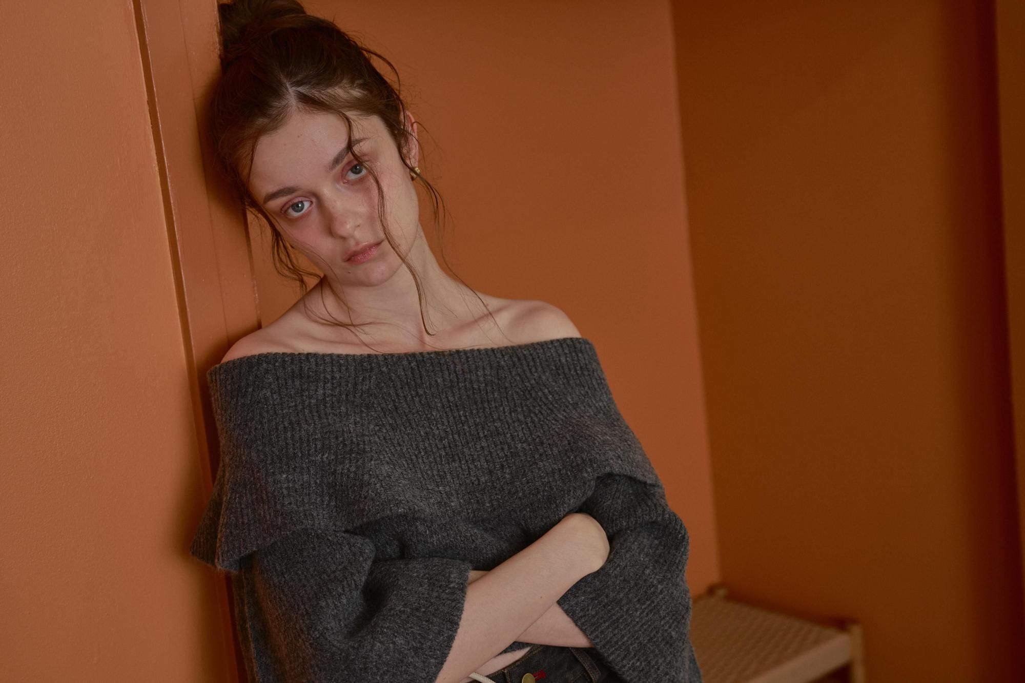 PINUE ピヌエ　スリーブカットアウトセットアップ (グレー) PINUE ピヌエ スリーブカットアウトセットアップ (グレー) Set Up - PINUE