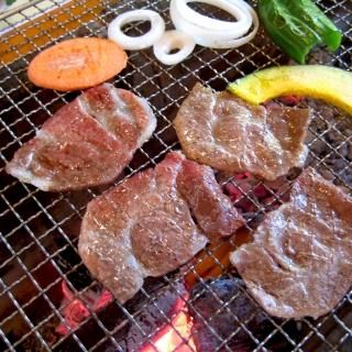 濃厚な甘みが広がる！森の黒豚　焼肉セット