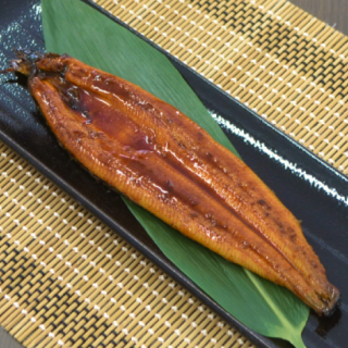 皮はパリッ身はふっくら！鹿児島産うなぎ蒲焼（有頭） 4尾
