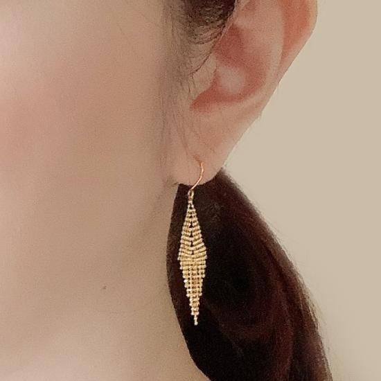 K18 ゴールド フックピアス Frange (フランジ) | 繊細な輝きの K18 ゴールド フックピアス Frange (フランジ) | 繊細な輝きの