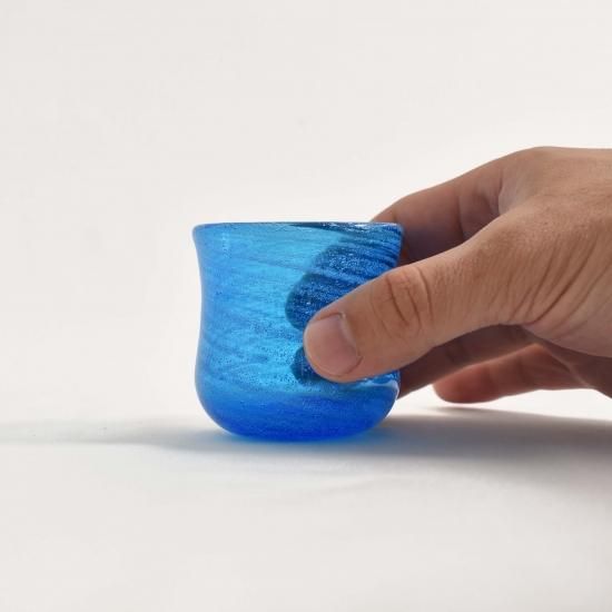 青い気泡模様のオフィス用品 海の泡 ぐいのみ - 琉球ガラス匠工房 オンラインショップ