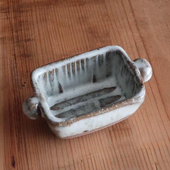 小代瑞穂窯・耳付き角小鉢・白 - ウツワヤ、シロオサ