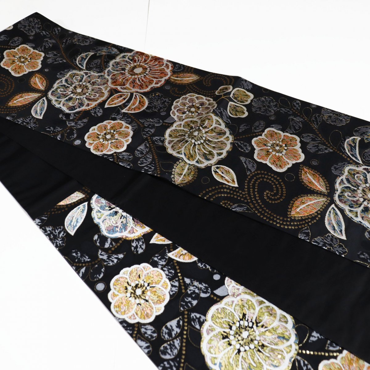 サイズ長さ約432幅31縮緬の黒地に花や松、竹、波が織られた袋帯　着物　お洒落