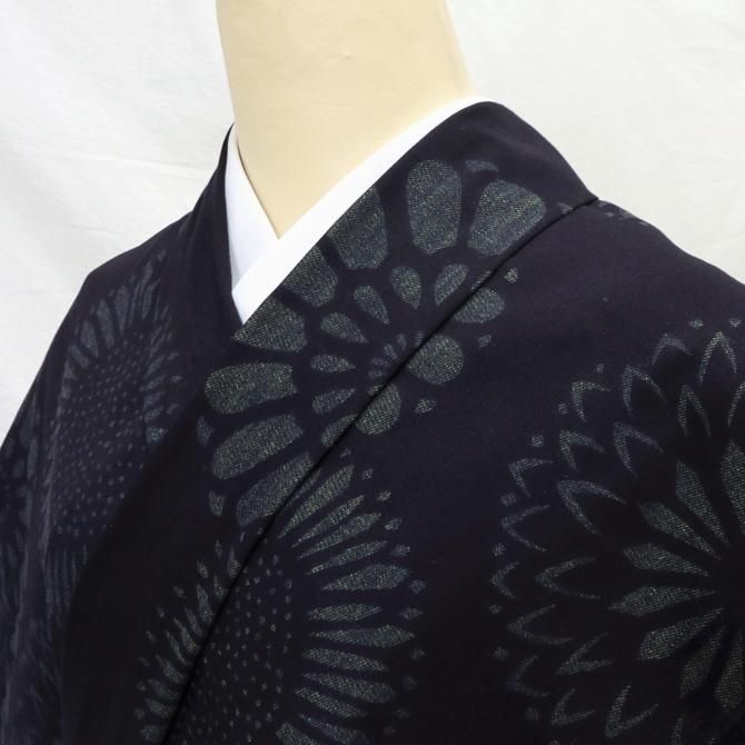 紺仁」 綿きもの 綾織り大型染 菊花文様 ブラック 小千谷 片貝 紺仁」 綿きもの 綾織り大型染 菊花文様 ブラック 小千谷 片貝