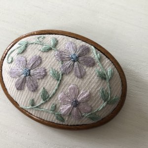 Awj  handmade　花刺繍 ブローチ（CRM）