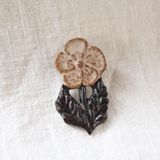 fuji-gallery 陶器ブローチ 丸い花(一輪) | aoi door