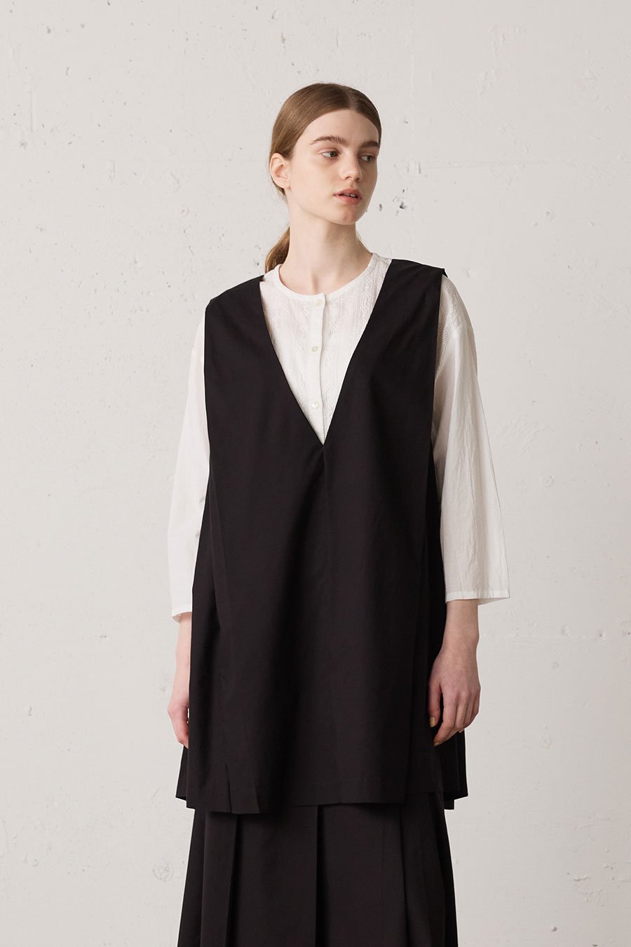 V neck vest - MidiUmi（ミディウミ）｜ONLINE SHOP