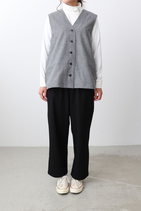 <img class='new_mark_img1' src='https://img.shop-pro.jp/img/new/icons8.gif' style='border:none;display:inline;margin:0px;padding:0px;width:auto;' />V neck vest