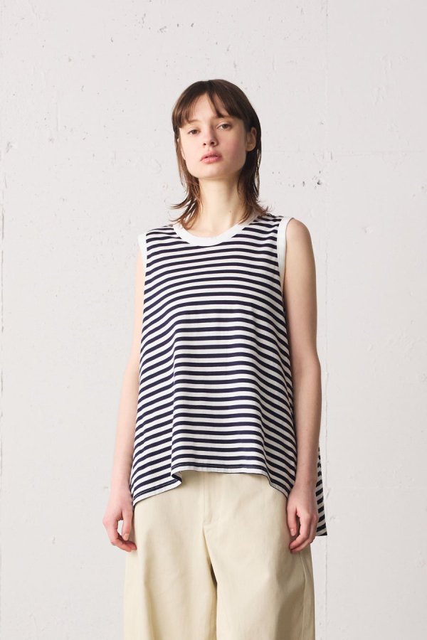 <img class='new_mark_img1' src='https://img.shop-pro.jp/img/new/icons8.gif' style='border:none;display:inline;margin:0px;padding:0px;width:auto;' />crew neck no sleeve flare tank top
