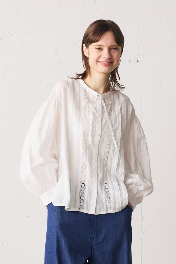<img class='new_mark_img1' src='https://img.shop-pro.jp/img/new/icons8.gif' style='border:none;display:inline;margin:0px;padding:0px;width:auto;' />lace switching shirt with ribbon