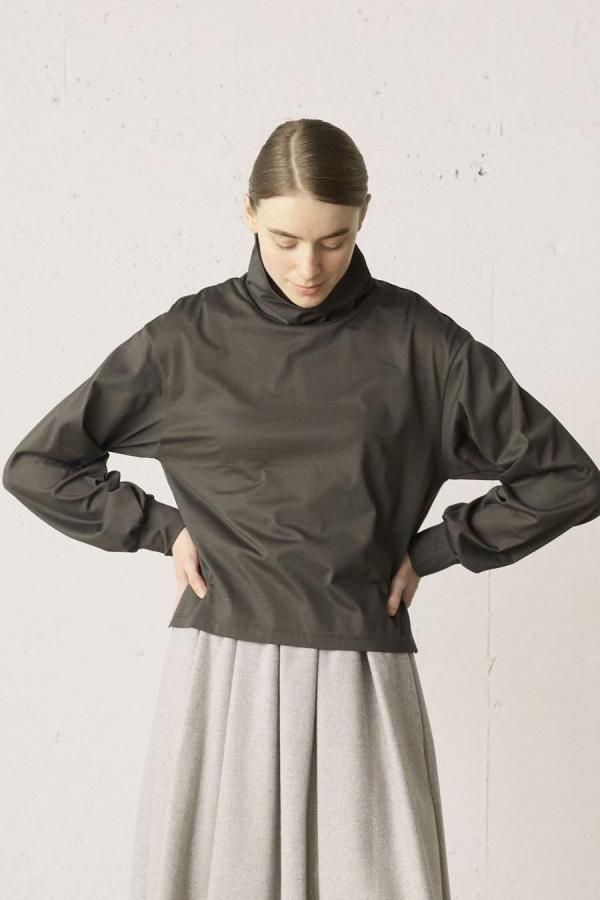 high neck gather sleeve T-shirt