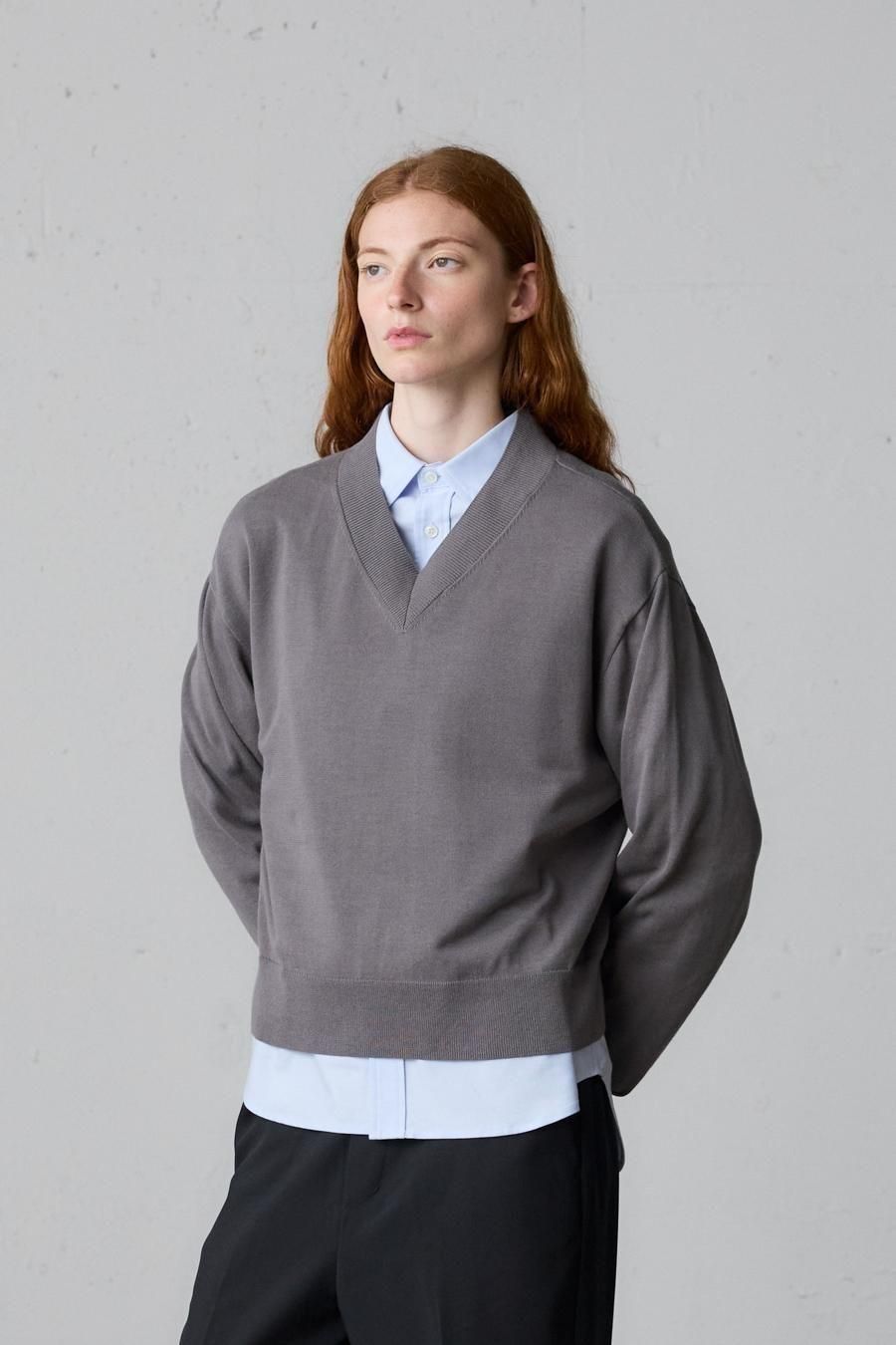 V neck knit pullover - MidiUmi（ミディウミ）｜OFFICIAL