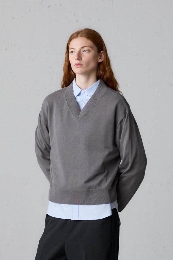 V neck knit pullover