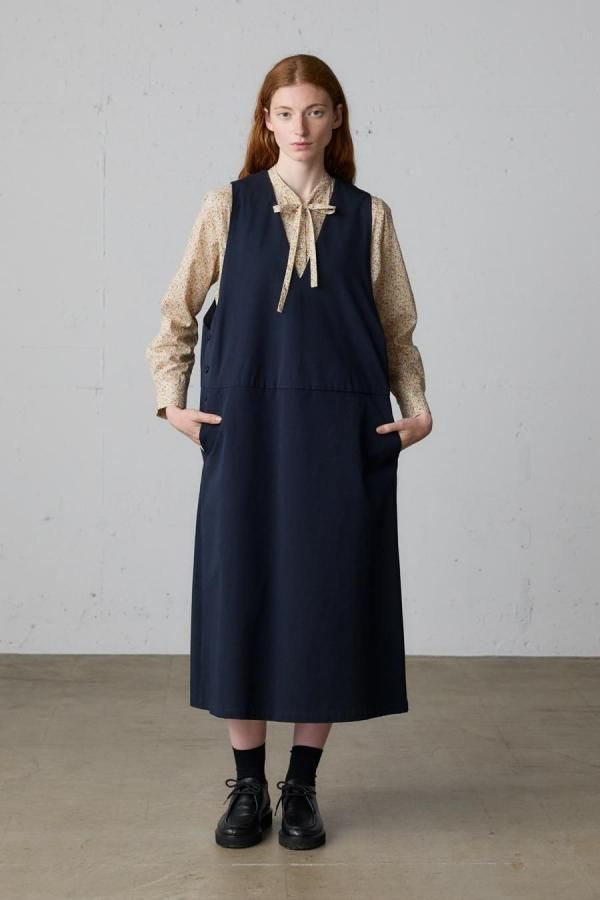 <img class='new_mark_img1' src='https://img.shop-pro.jp/img/new/icons8.gif' style='border:none;display:inline;margin:0px;padding:0px;width:auto;' />V neck jumper skirt