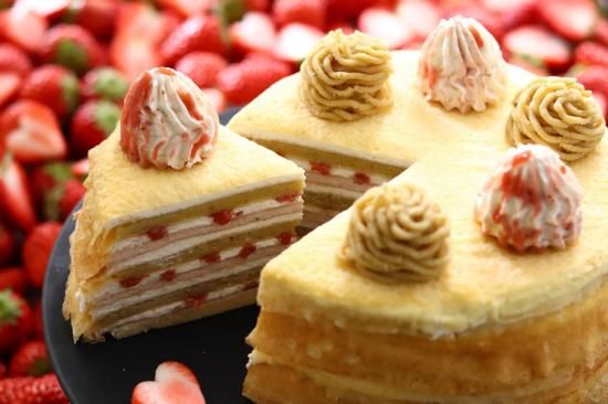 <img class='new_mark_img1' src='https://img.shop-pro.jp/img/new/icons14.gif' style='border:none;display:inline;margin:0px;padding:0px;width:auto;' />和栗ミルクレープ苺【2025年12月発送】