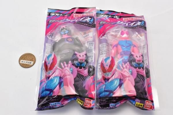 ソフビヒーロー 仮面ライダーリバイス＆レジェンド仮面ライダー