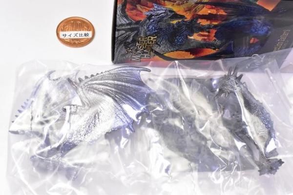 モンスターハンターソフビフィギュア2 リオレウス&希少種 純金のレイアと純プラチナのレウスは2体セットでお値段1650万円