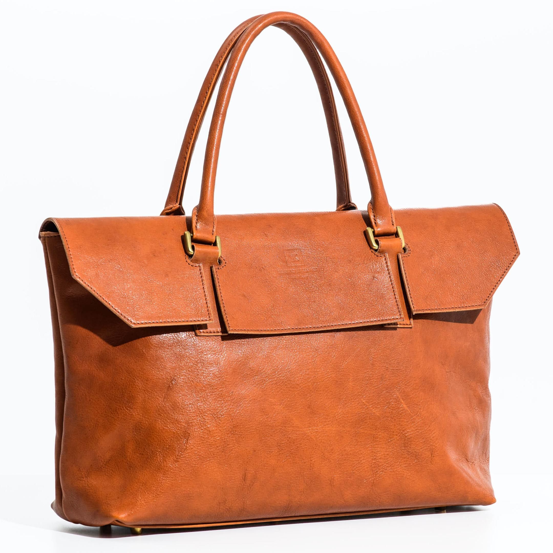 アマンダフラップトート | 使いやすさと高いデザイン性を両立させた