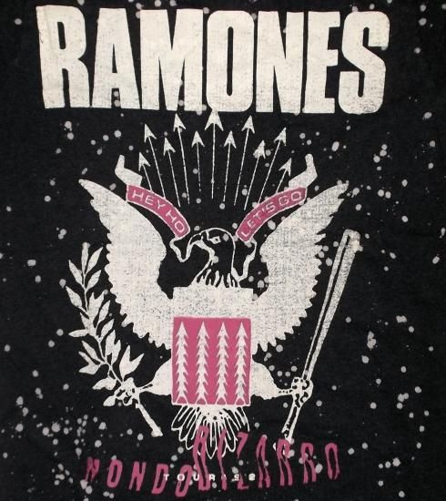 【新品未開封】RAMONES ラモーンズ Tシャツ Mサイズ RAMONES (ラモーンズ) - Rocket To Russia (限定 黒Tシャツ「M